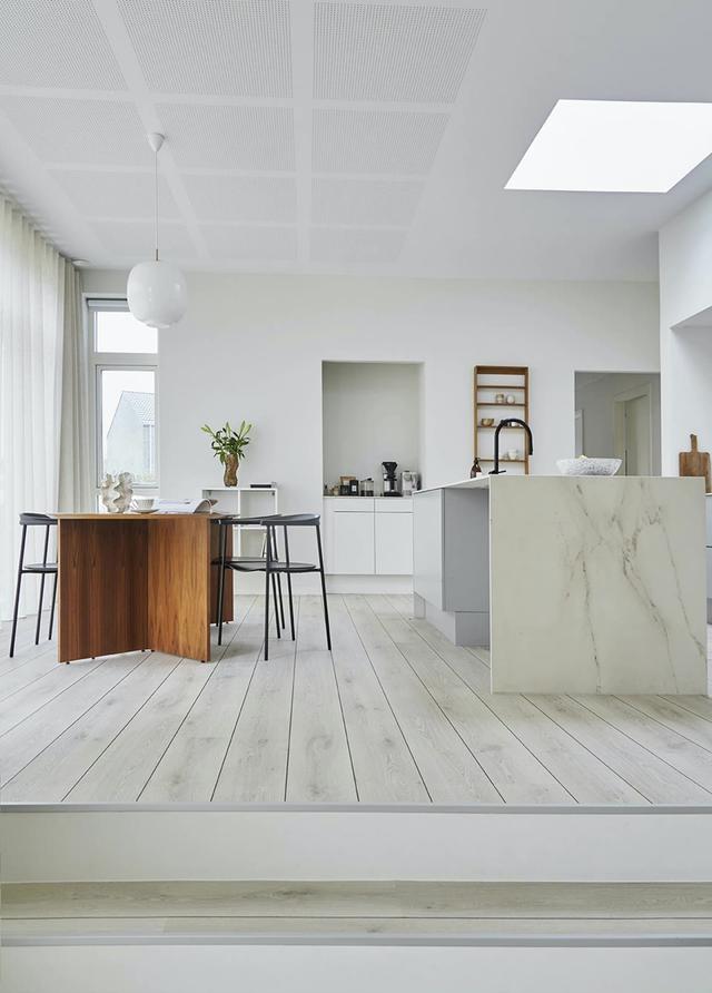 走进哥本哈根女主的家，全屋干净温柔的奶油调，美得让人不想出来