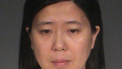 上海一名保姆被拐到美国做了女奴隶，学狗爬吃狗粮，凄惨无比