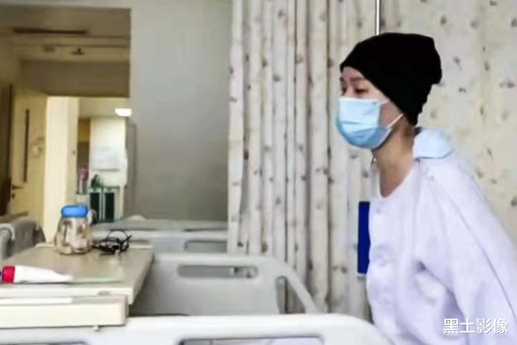 小伙决定卖房救姐后女友愤然离去，如今欠下巨债成为“大龄剩男”