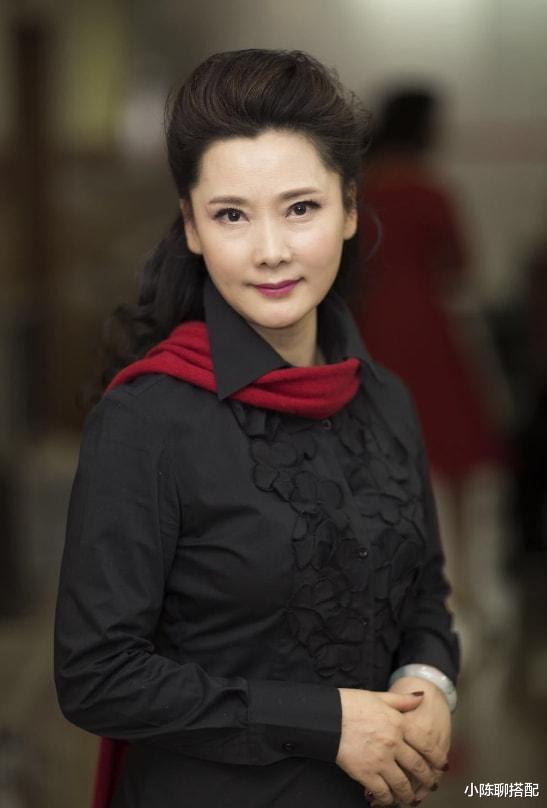 何赛飞|“江南美人”何赛飞:年轻时惊艳四座,中年发福也时髦