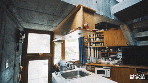 一家三口，50年如一日的挤在12平小房里，看着憋屈实则很幸福