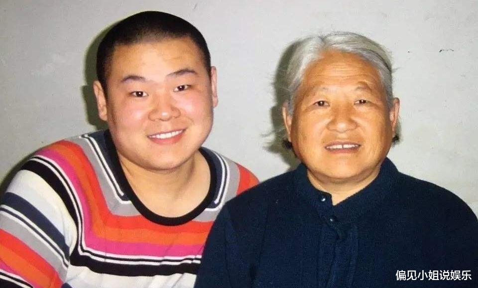 岳云鹏|岳云鹏回故乡聚餐，引发德云社粉丝担心，不会耽误了上春晚吗？