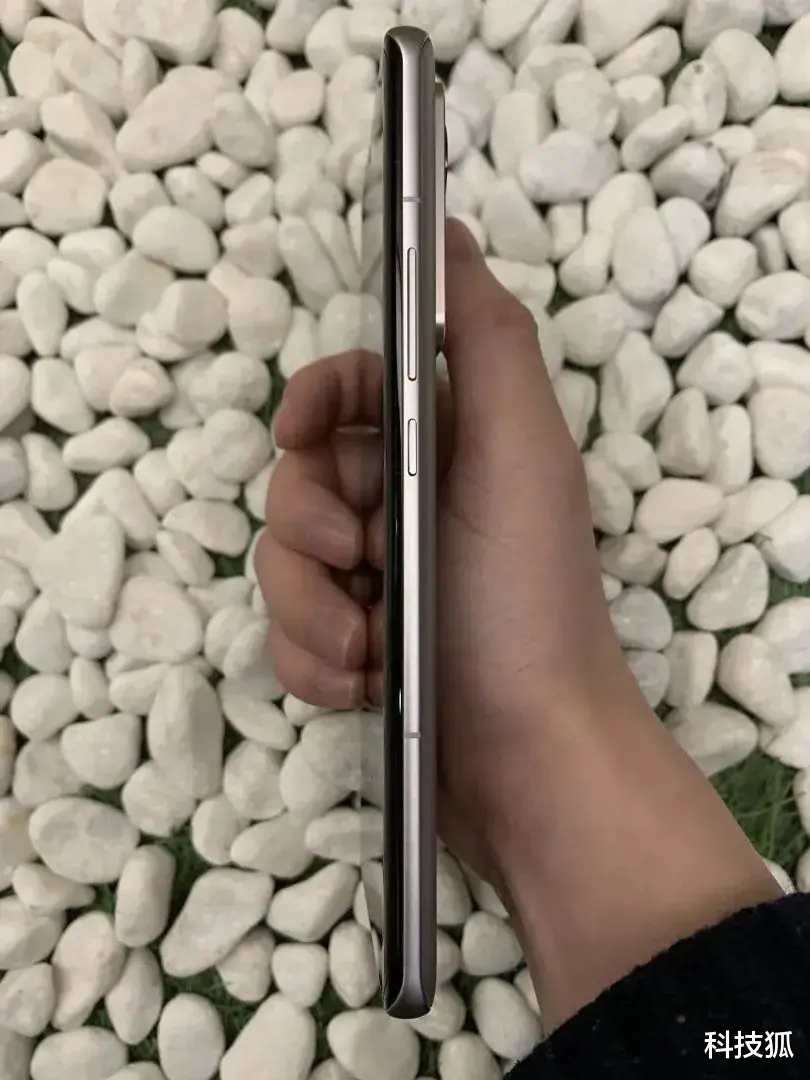 小米科技|先夸再骂，小米 12 为什么丢失性价比