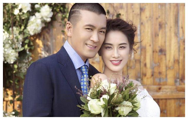 黄圣依|黄圣依传婚变后首营业！婚戒已摘一人营业心情好，男方删相关评论