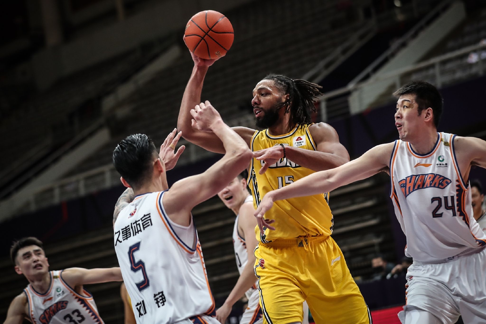 贾利尔·奥卡福|一言难尽的奥卡福，总决赛场均9+3，命中率38%，难怪NBA不要他