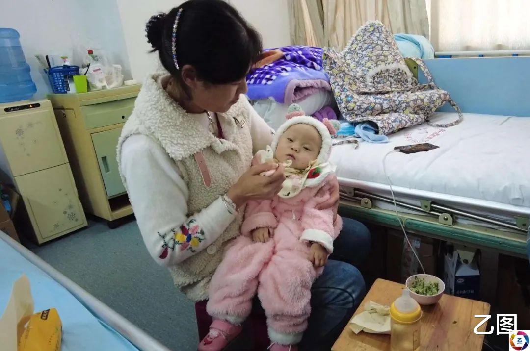 女子再婚以为迎来幸福,43岁冒险生下孩子相貌怪异,生活坠入冰窟