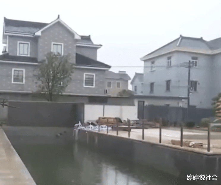 浙江一农村自建房因设计走红,却遭房主吐槽:弄成这样气都气死了