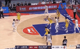 马内|毫无悔改之意！许钟豪一个赛季重伤六人，接受采访仍反呛记者