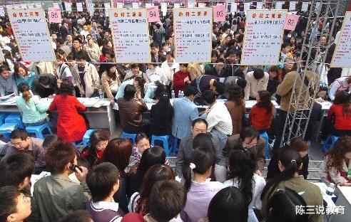 大学生|大学生“光环”没啦?现如今沦为“廉价”大学生,原因竟是这样