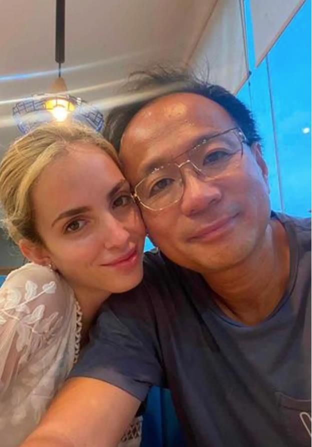 衣手遮天|美国51岁百万富翁称“爱情是穷人的面包”，四婚将娶21岁灵魂伴侣