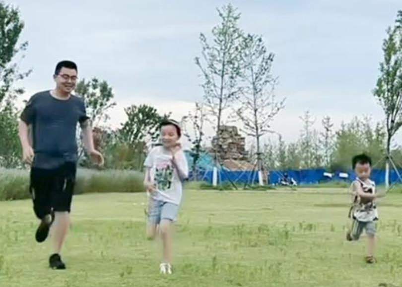 杨幂|相由心生！田静父亲晒带娃视频，奇奇悦悦摘葡萄画面惹人欢喜