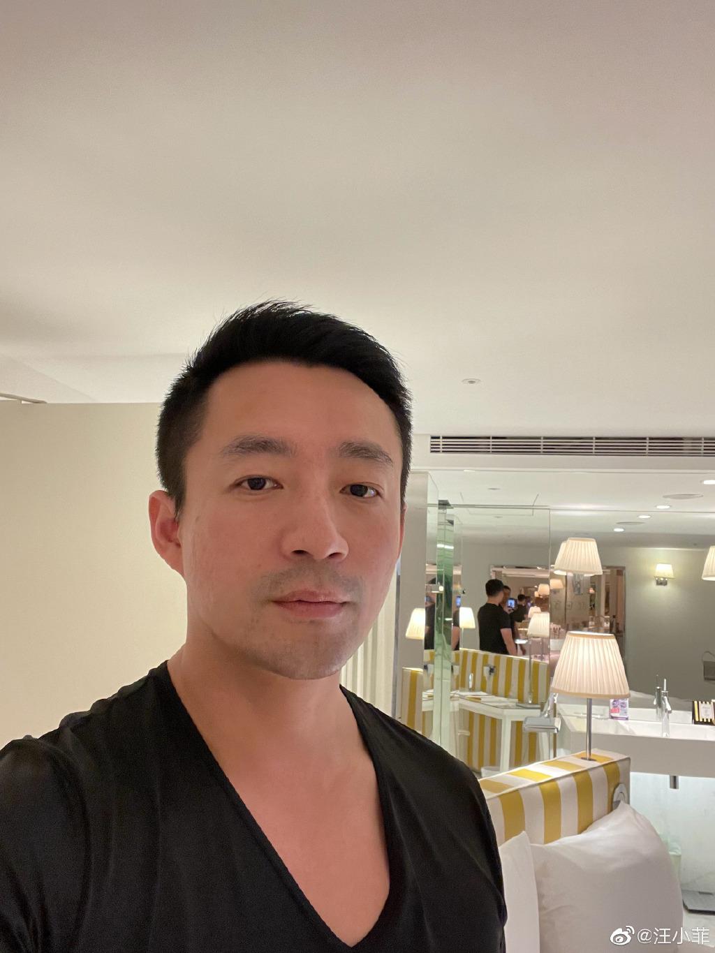 大S|大S豪宅曝光：超大复式建筑，三个大灯柱彻夜通明