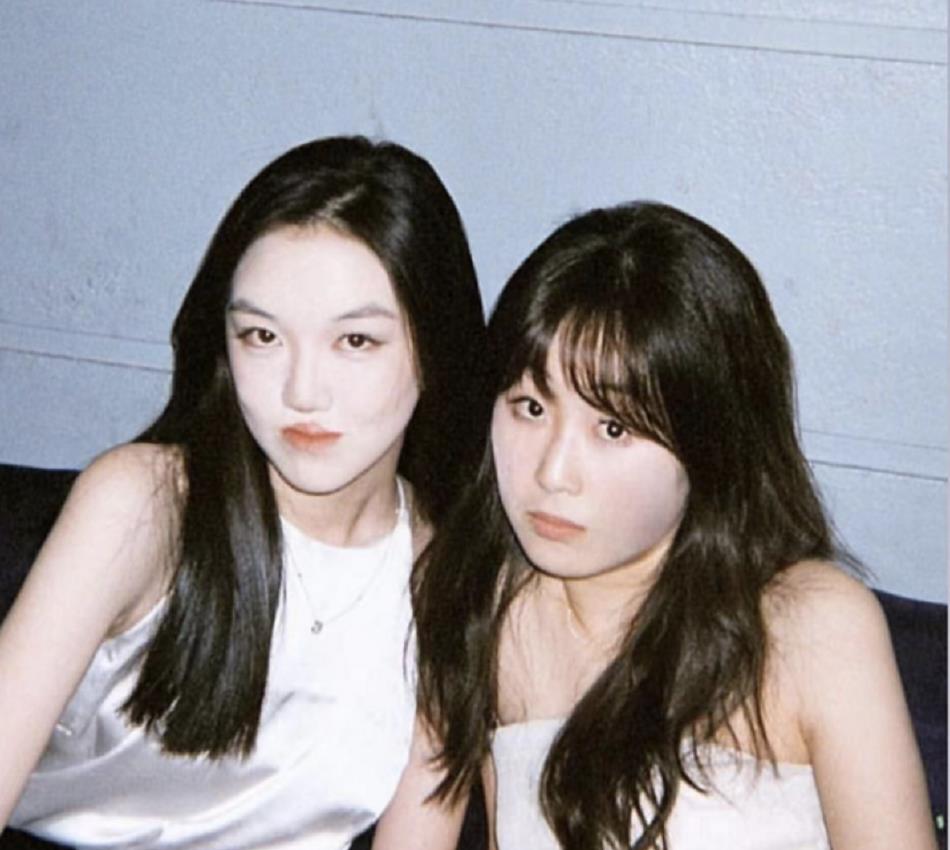 李嫣|李嫣分享街景，拍摄倒影很迷人，提前准备迎接圣诞节