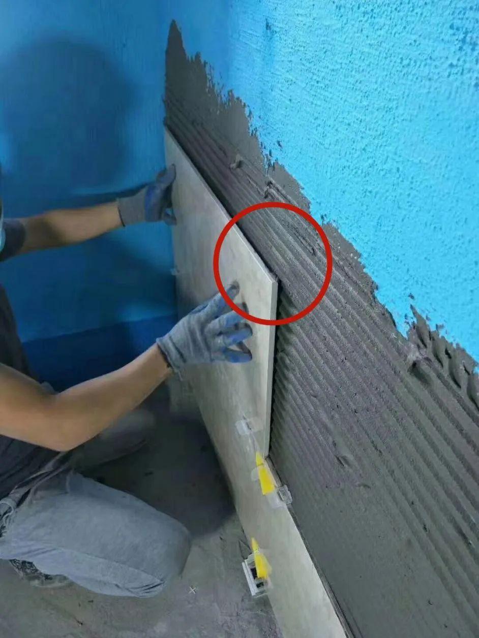 贴瓷砖,到底该用水泥还是瓷砖胶?我说的不算,比一比就知道了