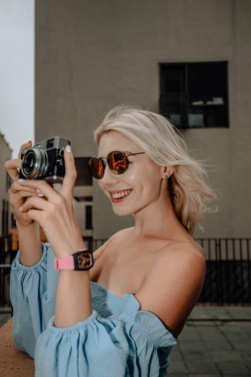 ?INS时尚博主 X DAVIS ELVIN的夏日出行与造型，拿捏！