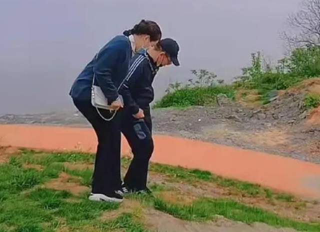 官宣|被迫营业？何家弘教授曾官宣退出网络，如今却再度亮相表态度