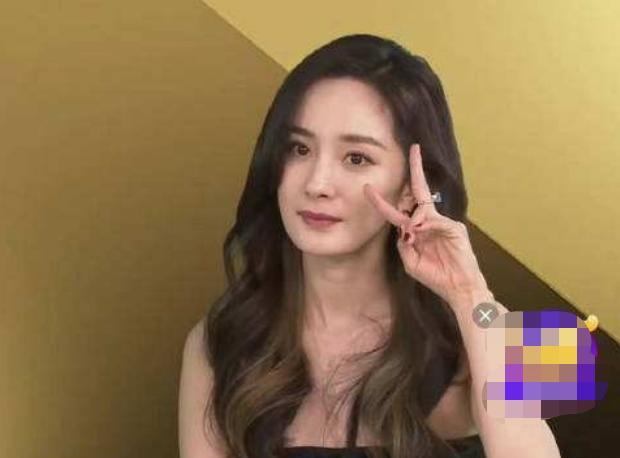 张碧晨|杨幂直播造型好美，黑色抹胸礼服太迷人，随手一截都好美