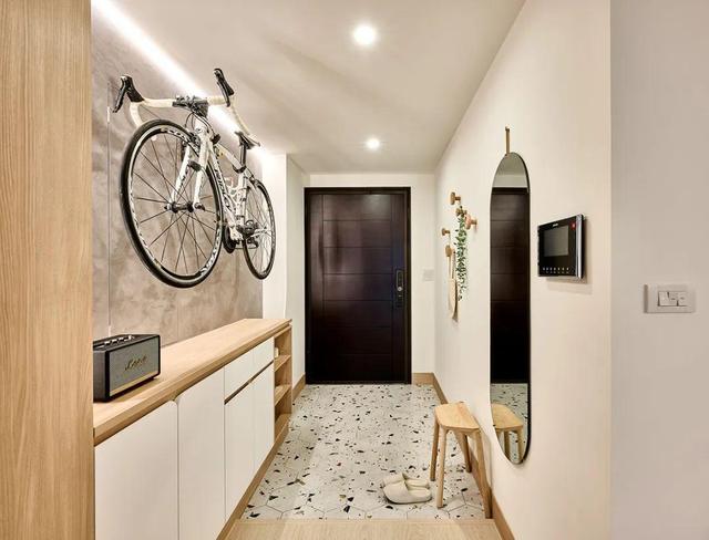 这对夫妻很有眼光,坚持极简主义,把房子装得简约又高级,晒晒