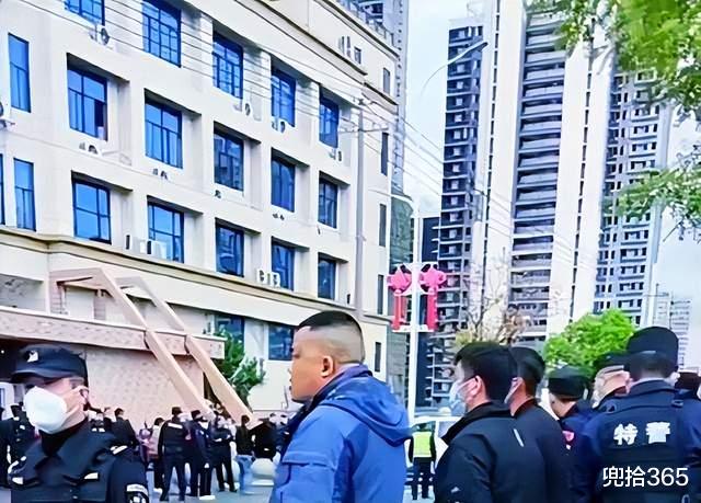 胡鑫宇失踪50多天音信全无，又一中学15岁男生跳楼，距致远中学仅30公里