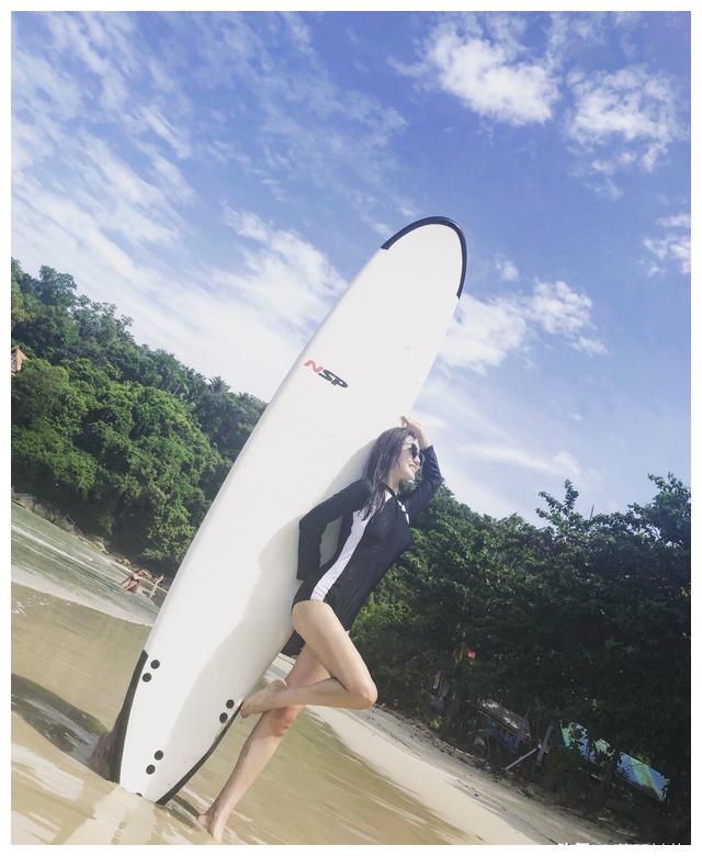 莫小贝|男足队员的漂亮老婆们,多是模特和空姐,个个肤白貌美大长腿