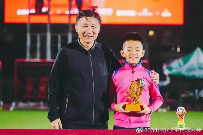 董路|为何现在董路只玩“低龄化青少年足球”？