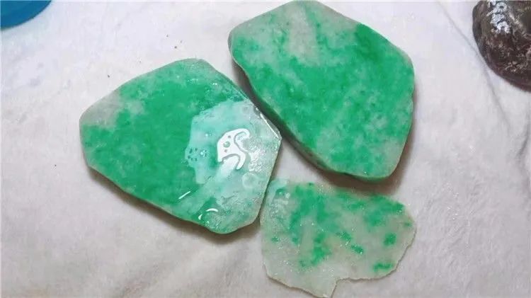 翡翠|掌握了翡翠“切料”的精髓，就能利益最大化！