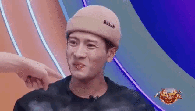 流浪地球2|王嘉尔喝香槟一口闷秒变小仓鼠，表情实在是太可爱了