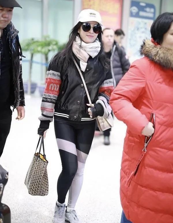 穿衣搭配|长得貌美如花，衣品却一言难尽的8位女星，个个都是丑衣服收藏家