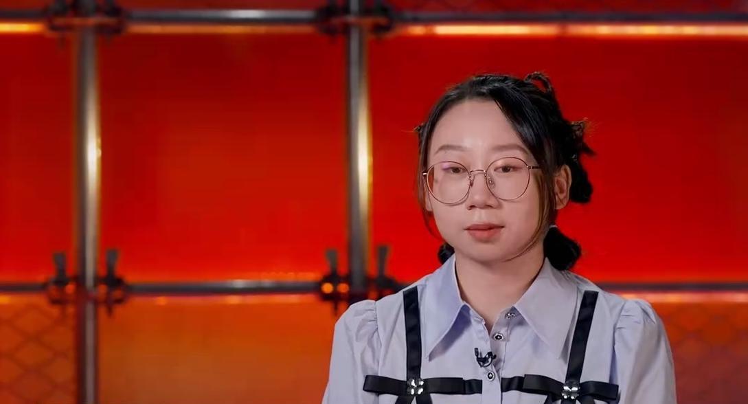 杨笠|杨笠“笨猪梗”翻车，尬到连她自己都笑场，如此失败表演竟晋级了