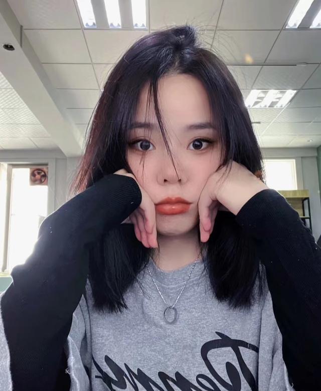 许敏|错换事件纷争仍在！熊磊晒近照感慨人生，落寞神情尽显生活不易