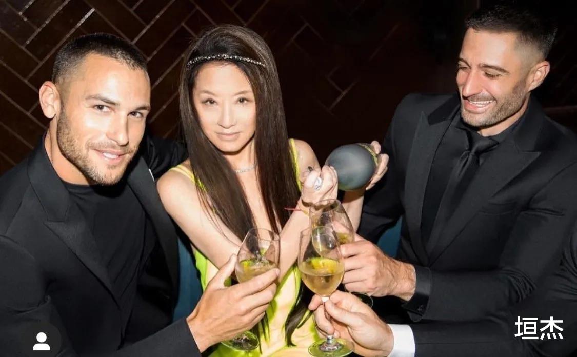 关之琳|3位娱乐圈富婆有多潇洒？关之琳小鲜肉环绕，王薇薇谈“奶孙恋”