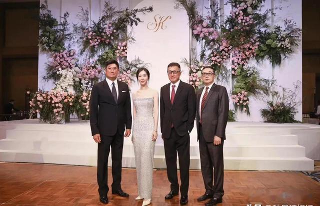 田朴珺|田朴珺去泰国参加正大集团公子婚宴,王石日本坐地铁谈低碳被群嘲