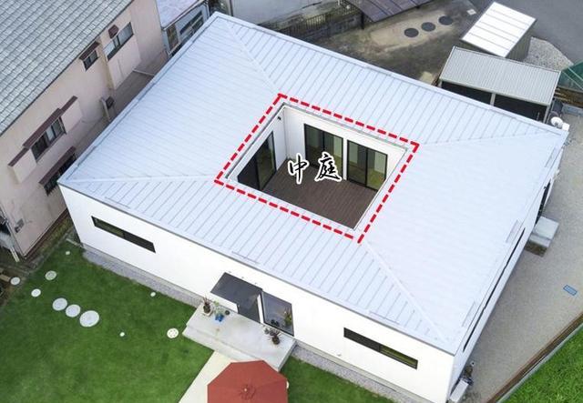 没有比中庭更舒适的地方了,喝茶吃饭还晒不到太阳,避暑胜地!