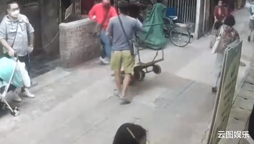 钱嘉乐|钱嘉乐被曝街头打架惨败!汤盈盈回应:太好笑,我老公不会穿红衣