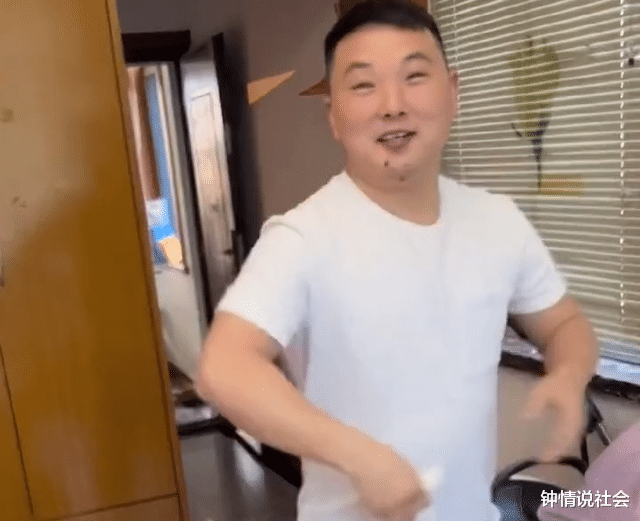 浙江男子吐槽妻子没帮自己扔旧衣服,妻子反应亮了:谁给你的勇气