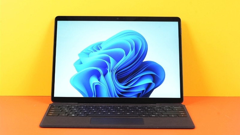 surface pro|微软Surface Pro 8日常体验：能玩《孤岛危机》 办公娱乐忘掉苹果