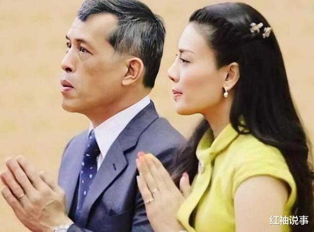 西拉米|51岁西拉米艳压群芳，身穿抹胸礼服接驾，颜值和身材碾压苏提达