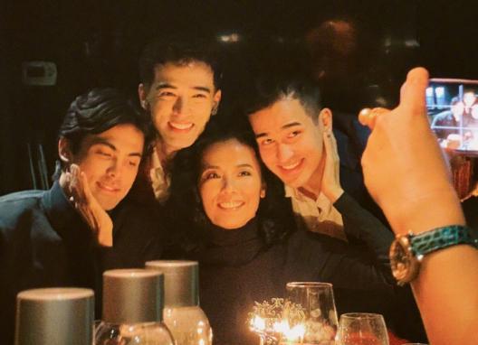 韦唯|韦唯83岁前夫病逝,与3个儿子平静无悲伤,移民美国无回国想法