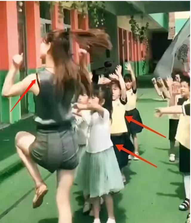 陈萌|大衣哥儿媳晒上课视频,跳舞时无意间暴露本性