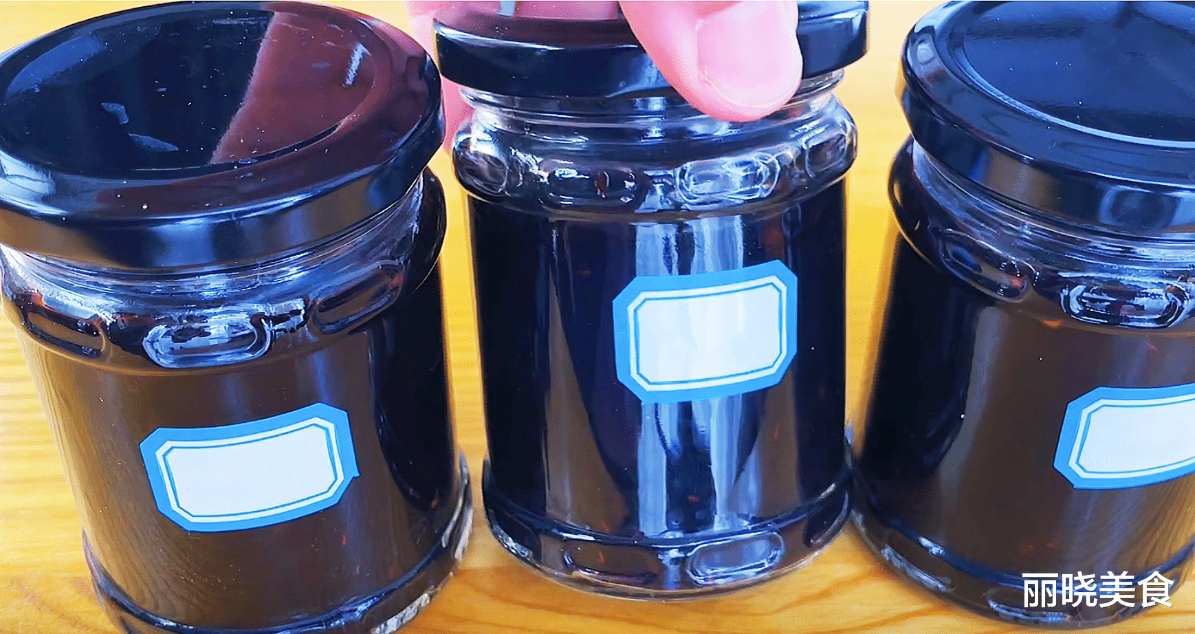 衰老|秋季怎么吃?建议女生:吃“2黑2白1红”,滋阴润燥,吃对巧养生