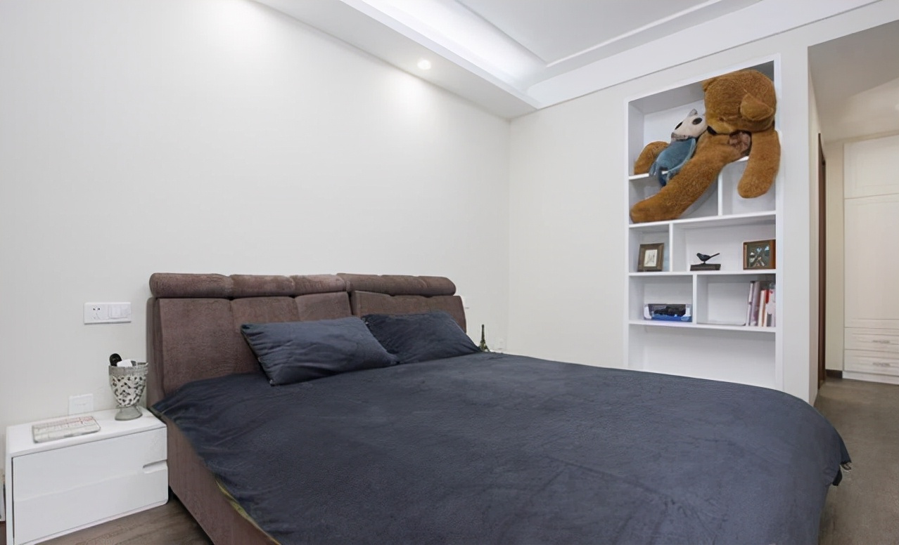 新房装修了大半年,果然慢工出细活,老婆看后说很喜欢