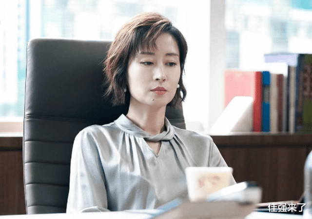 退役士兵|职场女强人不能硬演,刘涛袁泉一看就像领导,杨颖扭腰摆胯太出戏