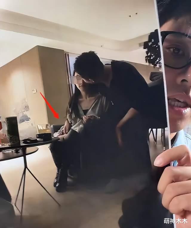 汪小菲|汪小菲出轨照来了,娱记放话不怕告!拥吻、亲脸、带女生回婚房……