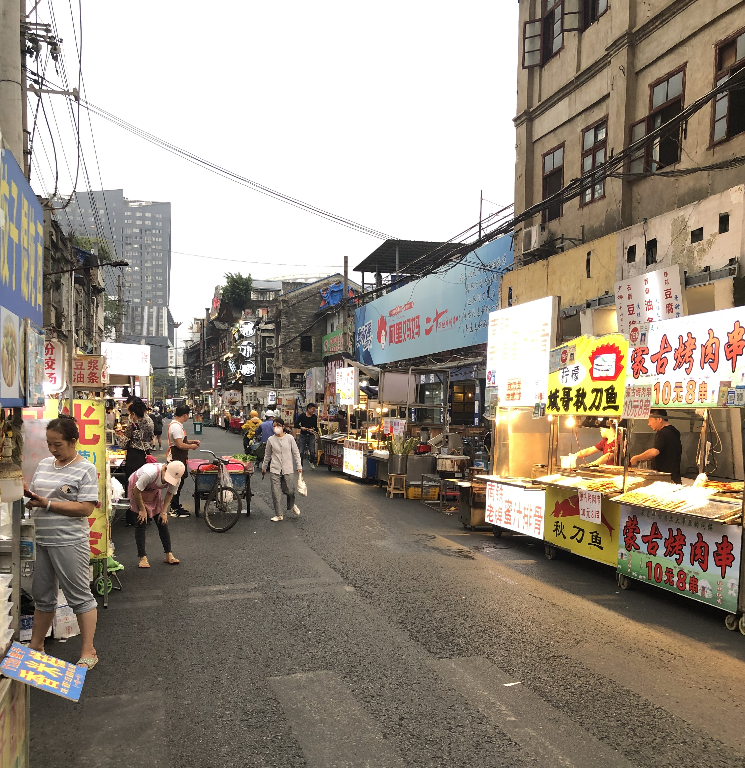 “南宁本地人根本不去中山路，只有外地人去”