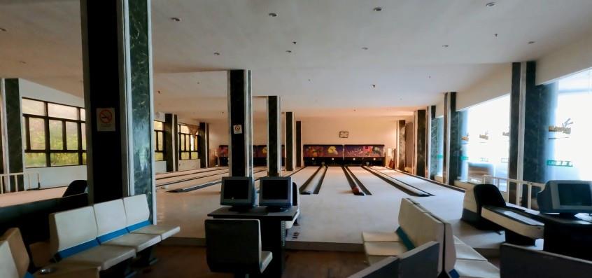 上海废弃的度假村，建筑气势恢弘装修富丽堂皇，内部完好无损