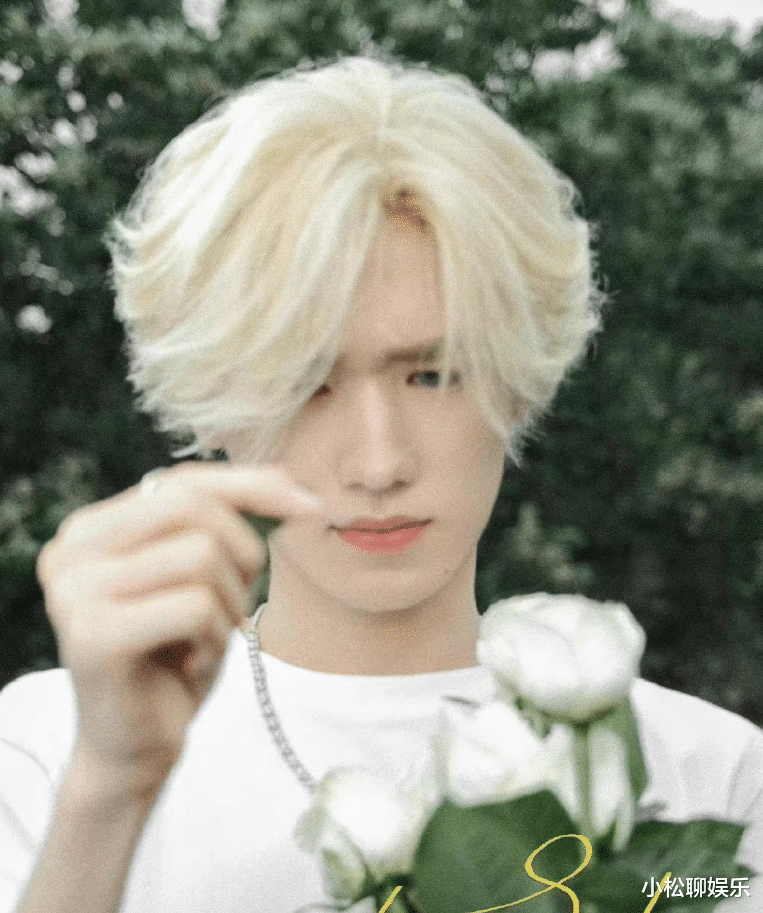 宋亚轩|宋亚轩金色发型亮眼,时代少年团三周年企划,期待演员宋亚轩