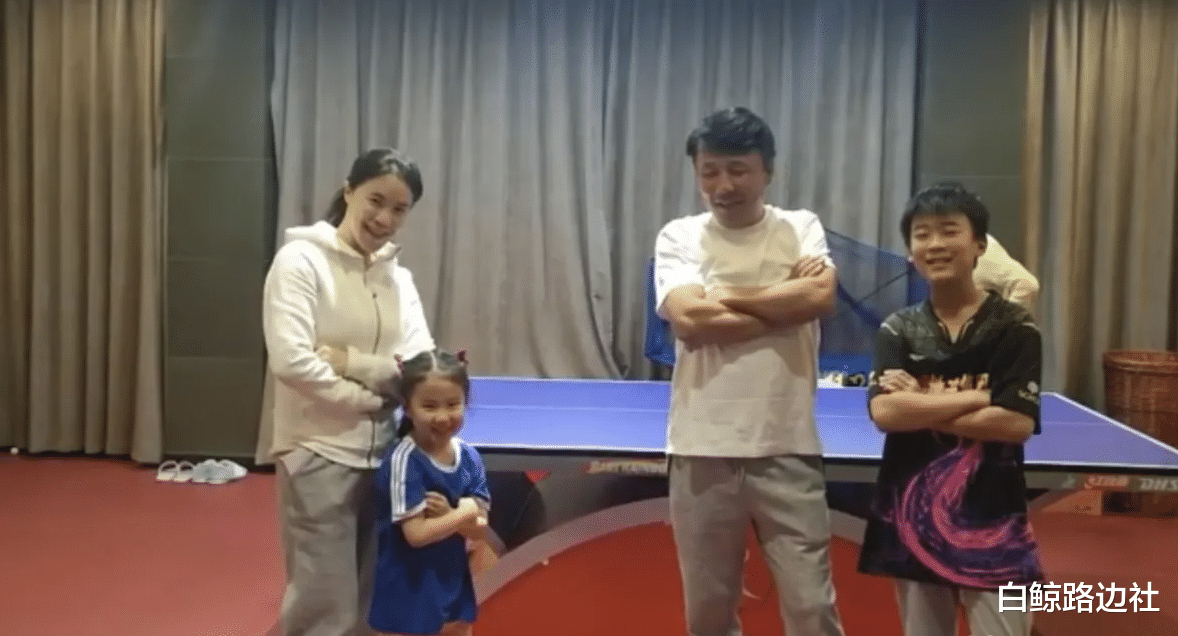 王楠|冠军王楠为富豪老公庆生!一家四口齐切蛋糕,曾自掏腰包赠冠军豪宅