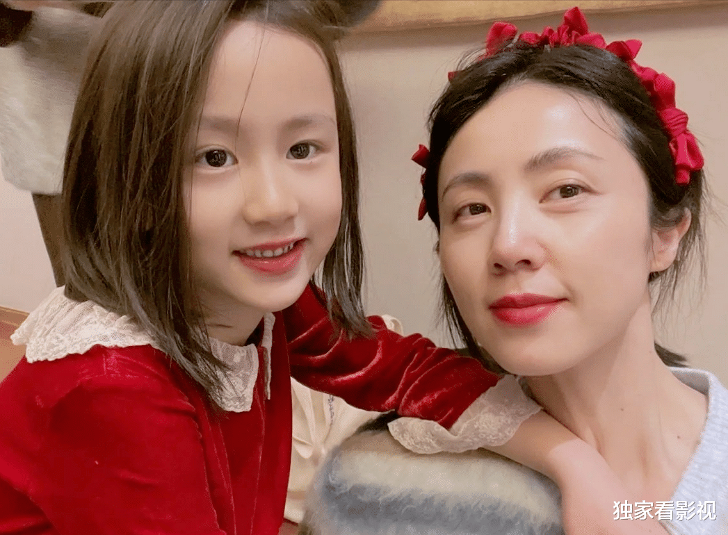 董璇|陈晓儿子眉眼复制爸,董璇女儿神似妈,10后星二代颜值担当是谁?