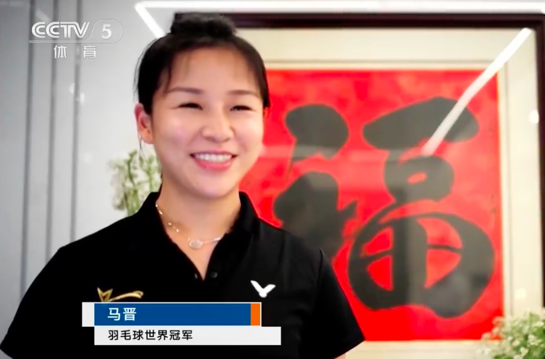 国羽|世界冠军露面变化大！退役3年后回国羽任教，笑眼弯弯夸赞陈雨菲