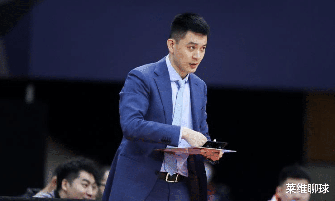 凯里·欧文|杨鸣不再嚣张！赛前2次主动放低姿态，郭艾伦没有缺席训练终于现身
